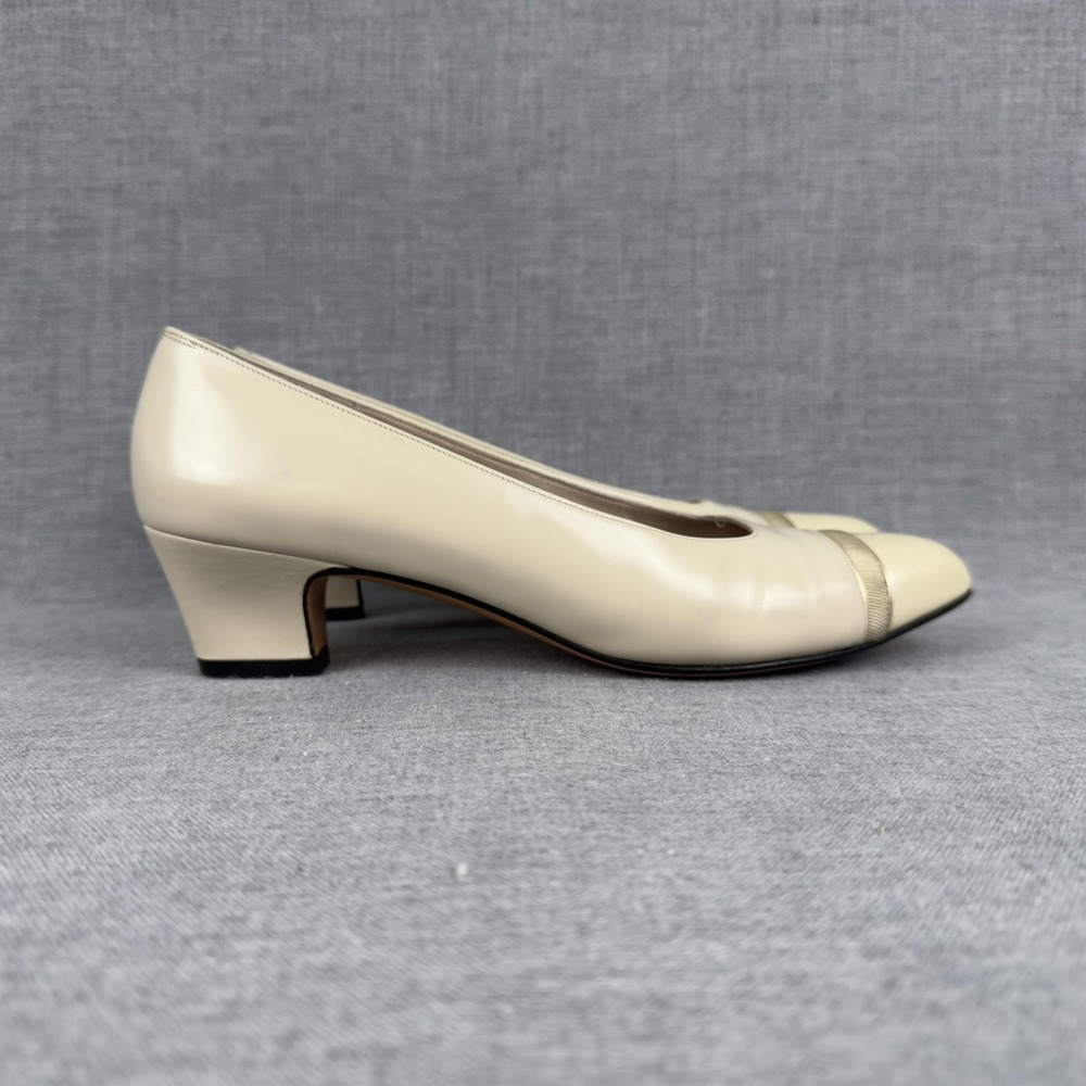 Salvatore Ferragamo Shoes Womens Size 7.5 AA Ivory Leather Pumps Low Heel Italy - Picture 2 of 14
